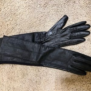 BCBG Maxazria Leather Gloves 🧤🖤